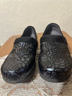 Women’s Black Floral Embossed Slip-On Shoes